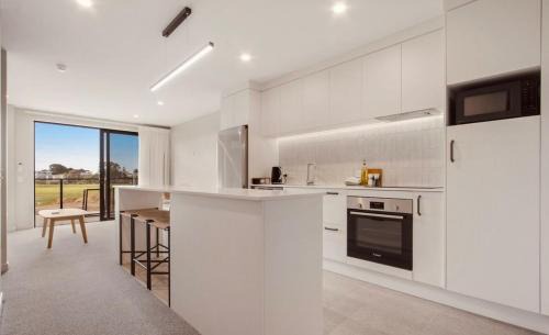 Modern Coastal Stay in Waihi Beach - Apartment B5