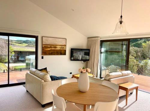 Modern Country Retreat in Upper Moutere