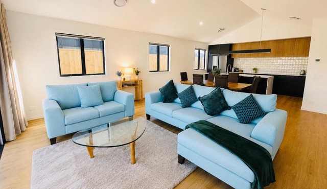 Modern Family Ski Base - Large, warm 4 bedroom home in Jacks Point in Queenstown