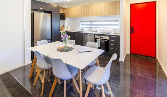 Modern Home in Riccarton. Walk to Westfield Mall in Christchurch