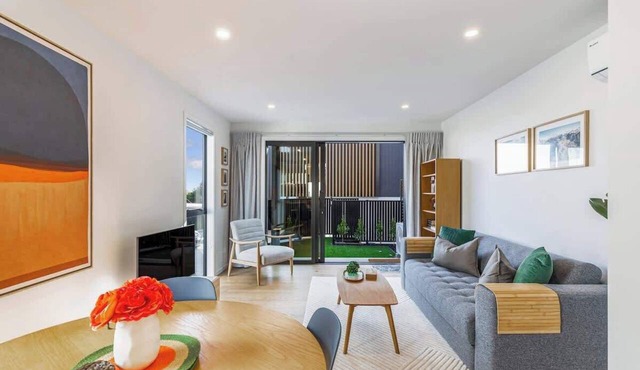Modern Mission Bay Townhouse & Parking ZodiakStays in Auckland