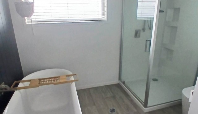 Modern Papamoa Apartment - five minutes to the beach and shopping in Papamoa