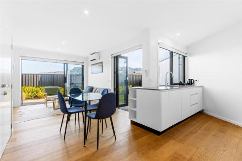 Modern Townhouse, Alpine Views, Close To Wanaka in Wanaka