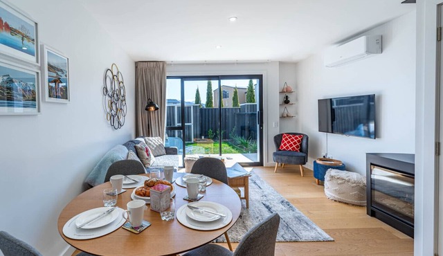 Modern Warm And Cosy Townhouse - 5min To Wānaka in Albert Town