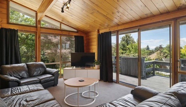 MTB Retreat - Redwoods Trails, Spa, Sleeps 10
