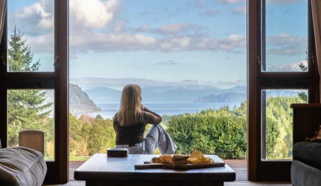 Muirs Reef Lodge - Private Accommodation in Kinloch