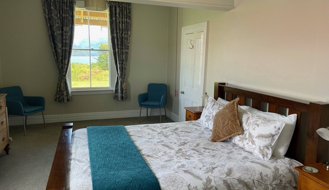 Murrell's Grand View House in Manapouri
