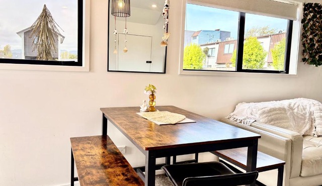 Near Stadium and railway station 3 beds 1 bath townhouse with Car Park onsite in Christchurch
