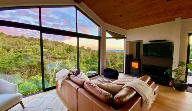 Nestled in Nature 3 Bedroom Treetop Retreat with Spa Pool & Sauna