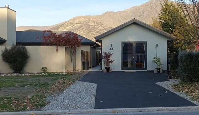 New 2 bedroom Holiday home with over 50 amenities in Lake Hayes Estate