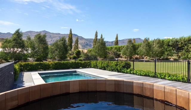 NEW! Speargrass Villa - Hot Tub - Swimming Pool in Queenstown
