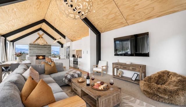 Northlake Escape | Sunny, Stylish & Easy Living in Wānaka