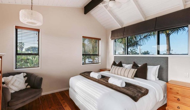 Ocean Grove - Relaxed Coastal Home with Spacious Living, Unique Character, Outdoor Entertaining, Prime Beachside Location, and Comfortable Accommodation for Up to 10 Guests