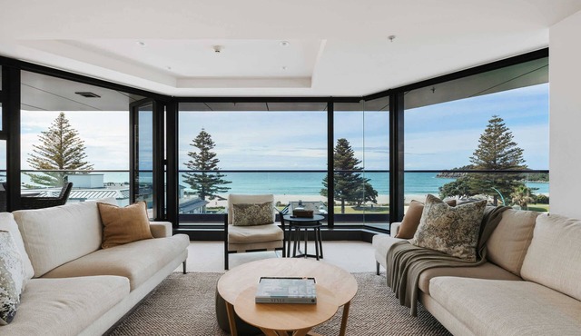 Oceanfront Designer Home Sea Views, Pool and Gym
