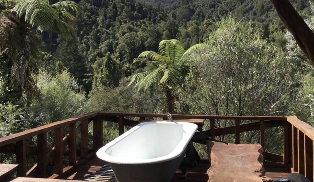 Offgrid Cosy Cabins. Walks to Waterfalls instead of Wifi. Digital Detox option.
