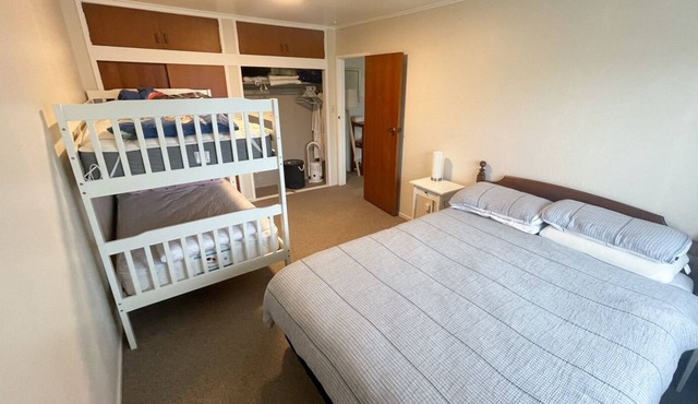 Ohope beach unit. beach across road. 5 mins walk to shops, cafe, restaurant
