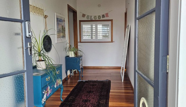 Old-World Villa Charm in the Heart of Featherston 2 Beds Walk to Town in Featherston