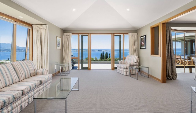 Omaio - Taupo - Heated Indoor Pool, Spa Pool, Cinema Room, Lake Views in Taupo