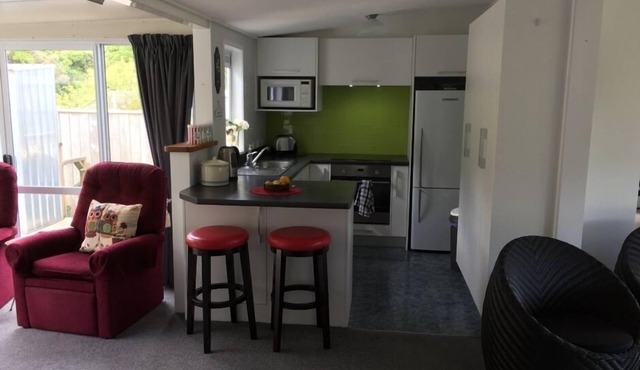 Onaero Bay Bach11, coastal cottage and traditional kiwi Bach holiday retreat in Urenui