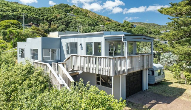 OPPOSITE THE BEACH in Piha