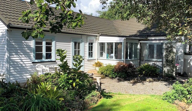 Orange Grove Homestead - Spacious Garden Holiday Home in Kerikeri
