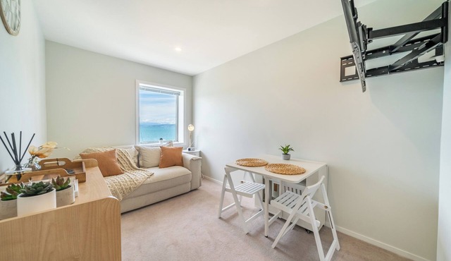 Oriental Bay Waterfront - Private Upper Suite