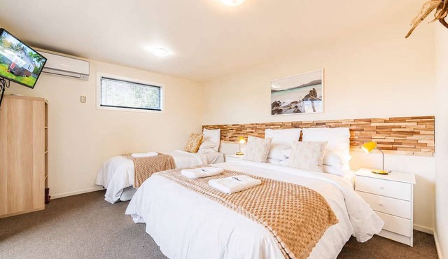 Orion | Lake Tekapo | Hot Tub | Sleeps 3 in Lake Tekapo