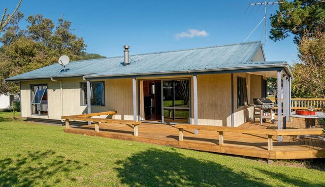 Our Escape - Matarangi Holiday Home in Matarangi