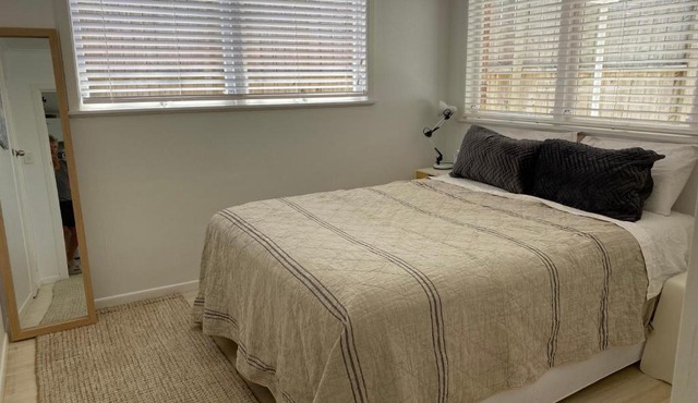 Own sunny quiet haven, own 1 bedroom house & garden with car park, central to Airport, CBD & Sylvia Park Mall