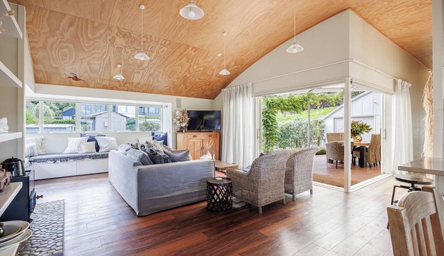 Pīwakawaka | Coastal Retreat for Families & Friends | Waipatiki Beach in Tangoio