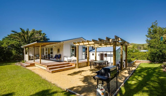 Pacific Vista - Hawkes Bay Holiday Home in Kairakau