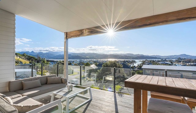 Panorama View Retreat - Bachcare Holiday Home