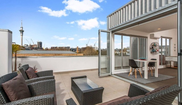 Panoramic City View Apartment + Air Con/Carpark