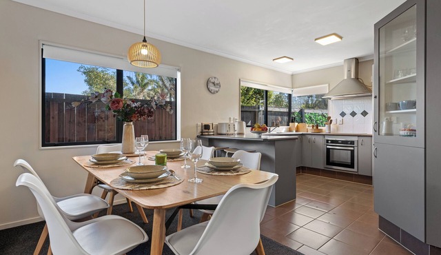 Papamoa Waves - Seaside Getaway
