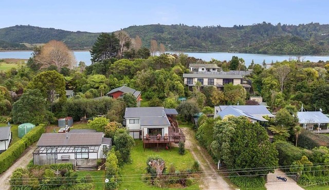 Parapara Escape Beach House in Takaka