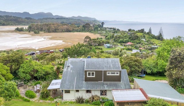 Parapara Lookout Coastal Stay in Takaka