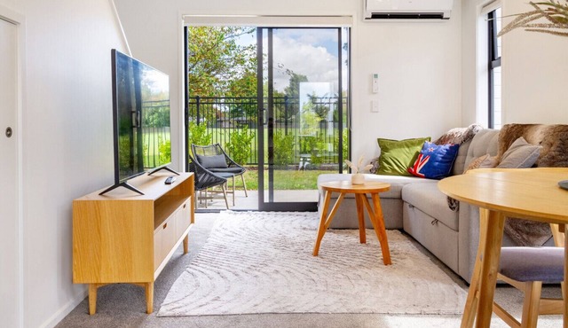 Park View Townhouse + EV Carpark in Christchurch