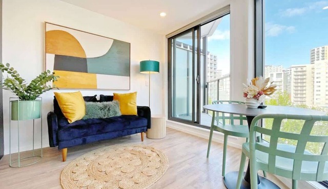 Parkside Elegance 1BR on Queen St vs Pool & Gym