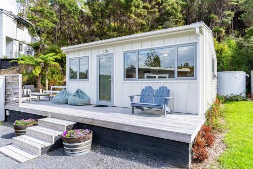 Pearls Embrace - Mangawhai Heads Studio