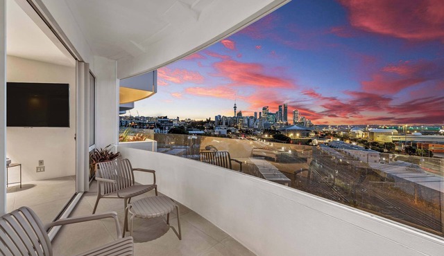 Penthouse Pad with Harbour Views by Zodiak Stays
