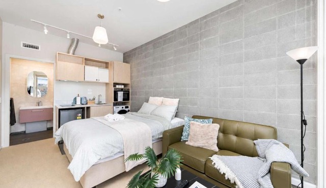 Petone City Studio with Balcony in Wellington