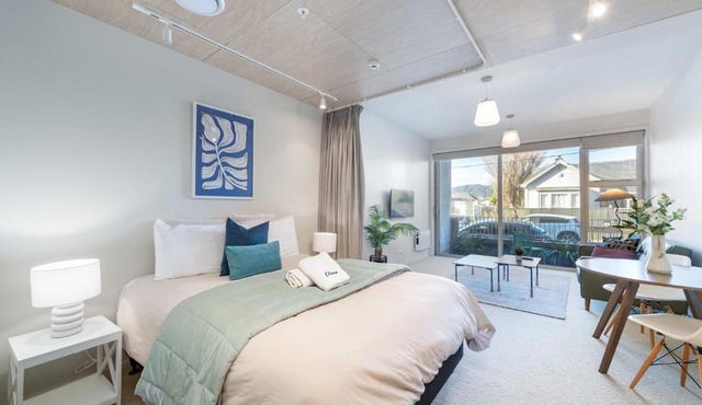 Petone Studio - Balcony Bath Tub Sleeps 2