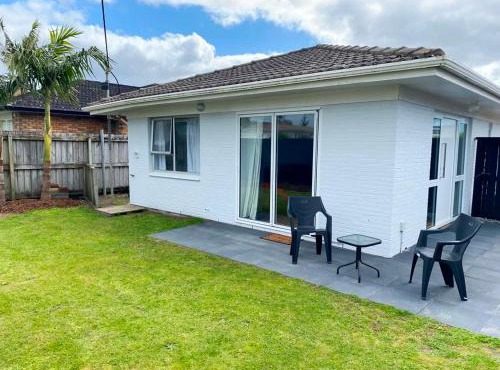 Pine Unit Orewa Beach in Auckland