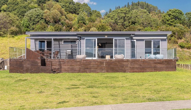 Pipi Palace - Cooks Beach Holiday Home in Cooks Beach