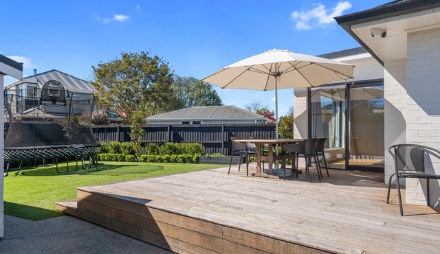 Private Family 4BR Home Near Airport - Sleeps 7 - Free Parking in Christchurch