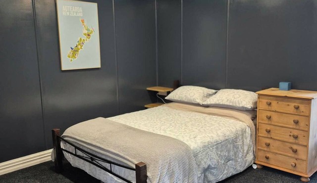 Private quiet farm stay in Waitara