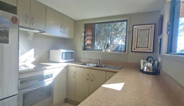 Private self-contained. Great neighbourhood location. Close forest & geothermal