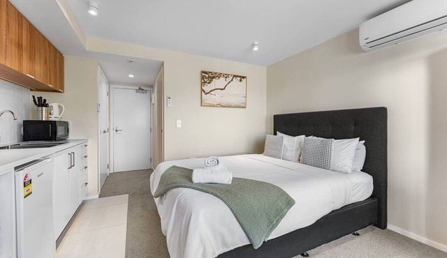 Queenstown Studio 5Mins Airport A/C Wifi TV in Queenstown