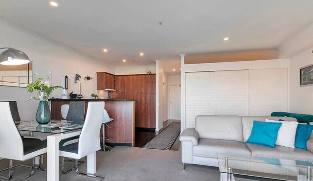 QV Stays Princes Wharf Waterfront Apartment