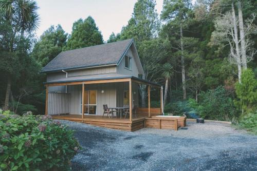 Raglan Rural Retreats - Forest View Cottage in Raglan